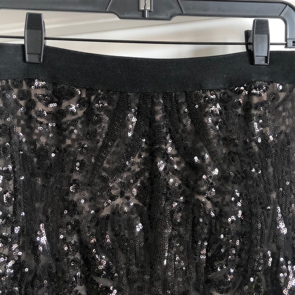 BCBG- Black sequined skirt, size XS - Picture 2 of 5